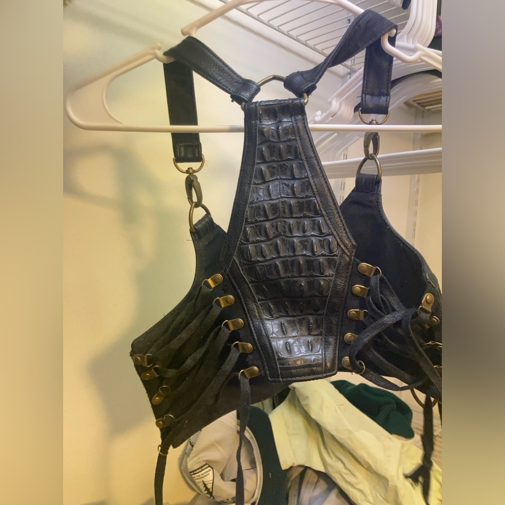 Lip service vegan leather crop top - Picture 2 of 3